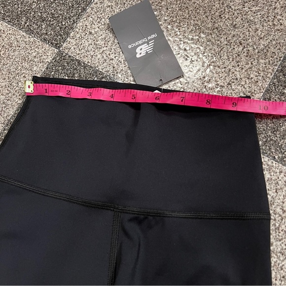 NWT- New Balance Black Women's Performance Logo Leggings Size XS - Picture 4 of 10